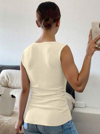 توب/سامبل نسائي بأكمام منفوخة وياقة منحرفة الكتف بقماش مزخرف