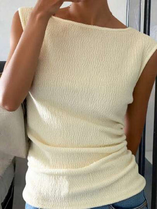 توب/سامبل نسائي بأكمام منفوخة وياقة منحرفة الكتف بقماش مزخرف