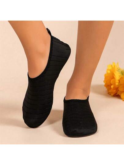 زوج من الأحذية المائية سريعة الجفاف، أحذية شاطئ مصنوعة من المطاط غير الانزلاقية مع أسفل ناعم للسبركلينغ والشواطئ الرياضية والسباحة والقوارب والتنزه وممارسة اليوجا والأنشطة البحرية - تنفس وخفيفة الوزن، أحذية نسائية ورجالية بدون أحذية جافة سريعة للقدم