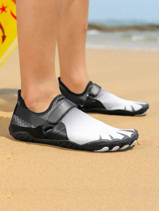 أحذية مائية للمراهقين والشباب، أحذية سباحة للرجال، أحذية غوص للبنات، ذات نعل مطاطي مانع للانزلاق ومصنوعة من قماش شبكي تنفسي، أحذية للبنات للشاطئ، سريعة الجفاف للسباحة وتنقيب الشواطئ والركض وحبل الوثب والتمارين الرياضية