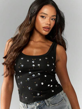 MISSGUIDED ملابس علوية بلا أكمام من جيرسي مرصع، ستايل نجم روك للحفلات و المهرجانات الصيفية، بدون أكمام، أناقة لإطلالة حزبية ، قطعة ملابس رسالة للموضة الحضرية اليومية
