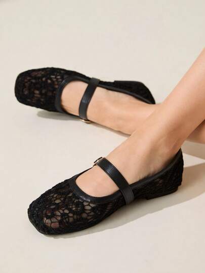 CUCCOO CHICEST أحذية نسائية عصرية أنيقة ذات كعب منخفض وأصابع قدم دائرية، مصنوعة من قماش دانتيل أسود شبكي، تصميم بسيط أنيق مع إبزيم أسود