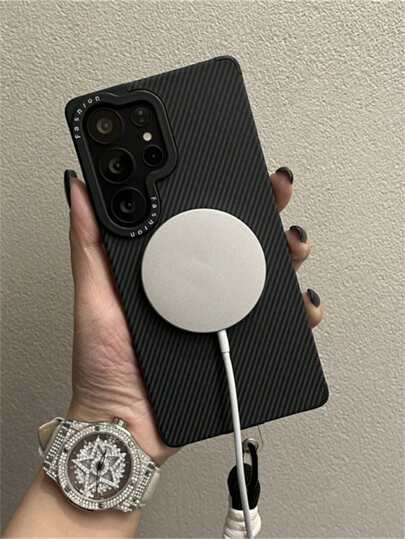حافظة هاتف ناعمة بشرائط ألياف كربونية مع سلسلة لانيارد نايلون متوافقة مع سلسلة هواتف جالكسي إس 25, إس 24 إلترا بلس, إس 23 إلترا, إس 22 إلترا, حماية فاخرة مغناطيسية مع شحن لاسلكي ومقاومة للصدمات، أغلفة جودة