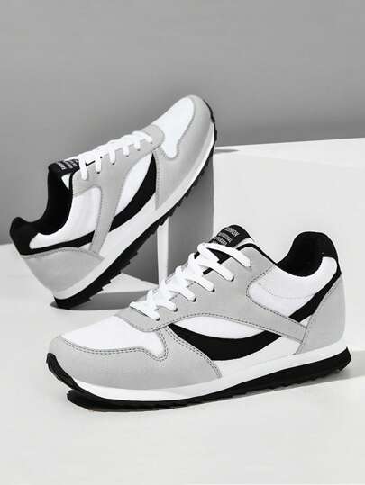 أحذية رجالية برقبة مسطحة دائرية بأربطة، بأبجديات، أحذية زوجية كبيرة الحجم ذات مقاسات كبيرة مريحة وقابلة للاستخدام على مدار السنة، مزودة بنعل مطاطي مضاد للانزلاق, متين ومصنوع من شبكة تنفس وجلد الغزال