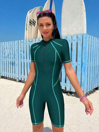 SHEIN Swim زي السباحة الملائم للشاطئ والعطلات بخياطة ملونة متباينة قطعة واحدة