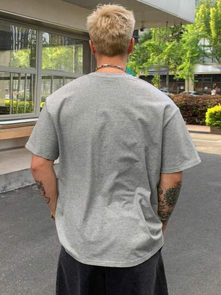 DAZY تي شيرت ذو رقبة دائرية وأكمام قصيرة، بطبعات مطرزة رمادية اللون، مناسب للارتداء في الصيف