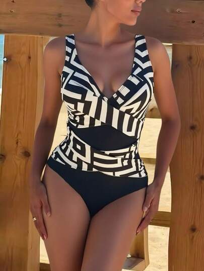 مايوه حريمي قطعة واحدة بدلة سباحة ضيقة للنساء بتصميم هندسي ملون، مصممة لإطلالة صيفية عارية الظهر، مناسبة للرياضة والإجازات