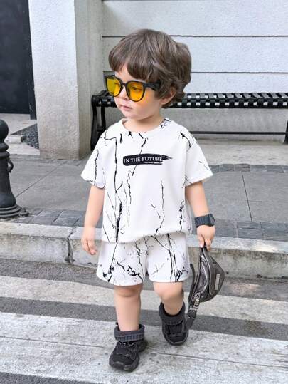 مجموعة ملابس علوية أكمام قصيرة وشورت لطفل صبي, نمط رخامي أبيض، ملائم للرياضة واليومي والحفلات والتصوير الفوتوغرافي والعطلات والمناسبات في فصلي الربيع والصيف