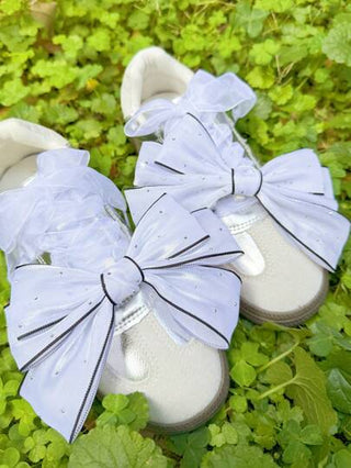 زخرفة حذاء على شكل عقدة بيضاء كبيرة 2 قطعة، إكسسوارات قابلة للفك للأحذية المسطحة والأحذية الرياضية