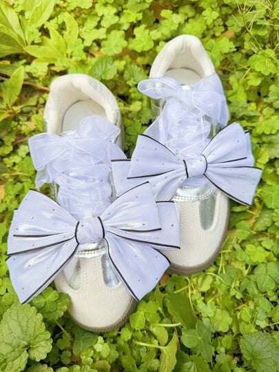 زخرفة حذاء على شكل عقدة بيضاء كبيرة 2 قطعة، إكسسوارات قابلة للفك للأحذية المسطحة والأحذية الرياضية