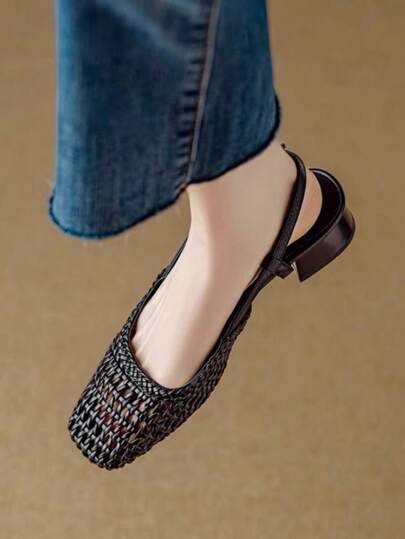 صنادل نسائية بتصميم مربع فرنسي مفتوحة الأصابع، مصنوعة من نسيج مضفر مع كعب سميك، جلد عتيق عالي الجودة، جديدة لصيف 2025