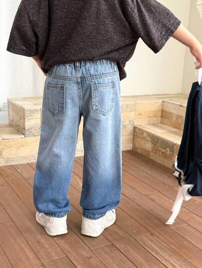 SHEIN بناطيل جينز قصيرة مرتخية للشباب بجيوب بلون أزرق فاتح