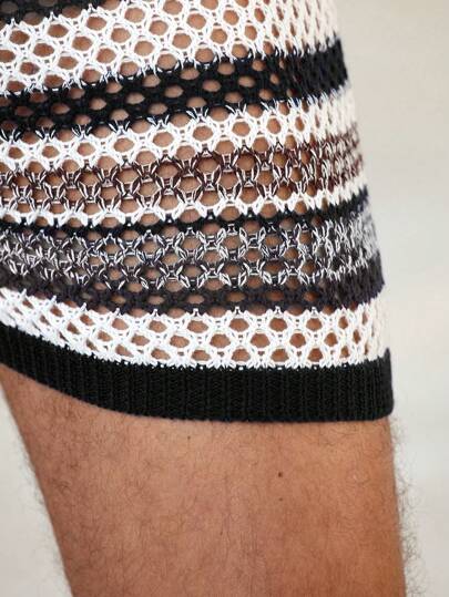 Manfinity CityGents شورت رجالي كاجوال مصنوع من نسيج محبوك ثنائي اللون ومفرغ