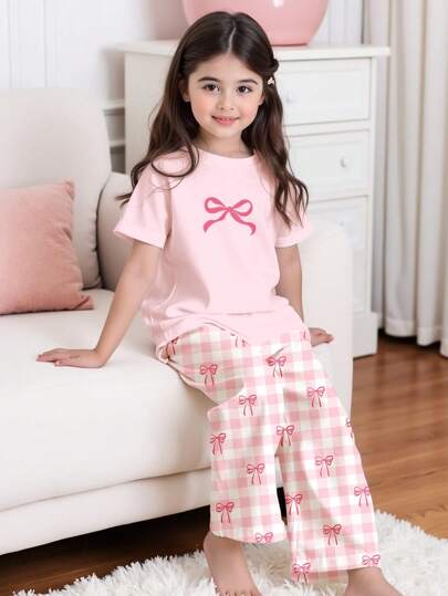 SHEIN طقم بيجامة للفتيات الصغيرات مكون من تي شيرت كاجوال واسع الرقبة مع بوصلة مربعة الأكمام القصيرة، وبنطال واسع الساق، مناسب للصيف
