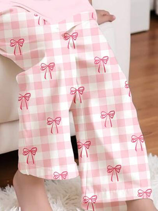 SHEIN طقم بيجامة للفتيات الصغيرات مكون من تي شيرت كاجوال واسع الرقبة مع بوصلة مربعة الأكمام القصيرة، وبنطال واسع الساق، مناسب للصيف