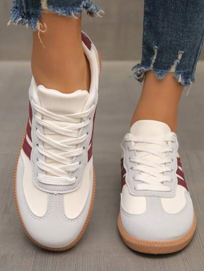 حذاء رياضي للنساء 2025 جديد بطرف مستدير وإبزيم منخفض، لربطة الحذاء، أرضية مانعة للانزلاق، حذاء كاجوال عصري