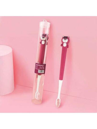 Disney فرشاة أسنان كرتونية أنمي ديزني كاواييه على شكل دب فراولة، مقبض نظيف وأنيق، فرشاة أسنان أصلية وفريدة للسفر كهدية