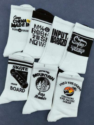 5 أزواج من الجوارب متوسطة الطول عشوائية التصميم بالأحرف والأرقام، جوارب بيضاء عصرية للرجال والنساء