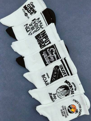 5 أزواج من الجوارب متوسطة الطول عشوائية التصميم بالأحرف والأرقام، جوارب بيضاء عصرية للرجال والنساء