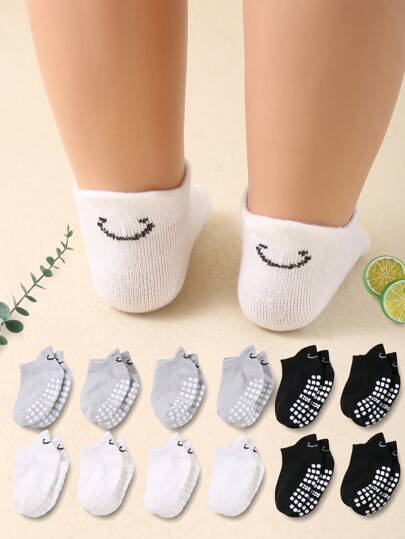 مجموعة 12 زوج من جوارب المشي الموحدة للجنسين للأطفال بألوان أسود وأبيض ورمادي. تتميز بنقشات جاكارد وجوه عصرية، وهي جوارب أرضية مزودة بغراء مضاد للانزلاق لتوفير الإمساك للأطفال الرضع.جوارب أطفال، جوارب حديثي الولادة، جوارب أطفال صغار، جوارب رضع.