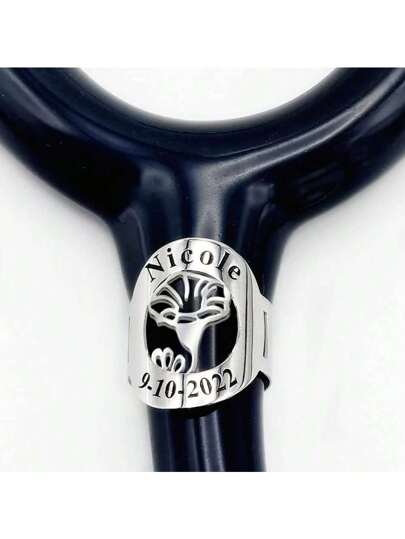 قطعة واحدة من ملحقات الستيثوسكوب المخصصة من الفولاذ المقاوم للصدأ، يحتوي على اسم وعيد ميلاد وزهرة وملصق هوية حرفي، دبابيس ممرضة، موضة الخريف، البساطة، البساطة، الترفيه، العتيقة المخصصة، هدية مميزة للصديقات والأمهات والعائلة والأصدقاء