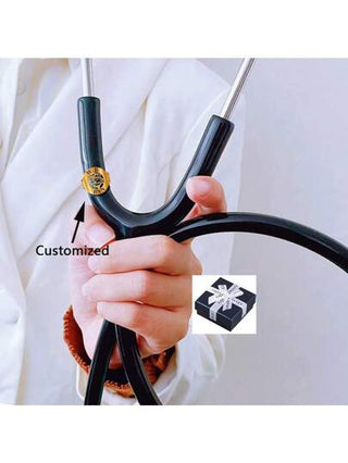 قطعة واحدة من ملحقات الستيثوسكوب المخصصة من الفولاذ المقاوم للصدأ، يحتوي على اسم وعيد ميلاد وزهرة وملصق هوية حرفي، دبابيس ممرضة، موضة الخريف، البساطة، البساطة، الترفيه، العتيقة المخصصة، هدية مميزة للصديقات والأمهات والعائلة والأصدقاء