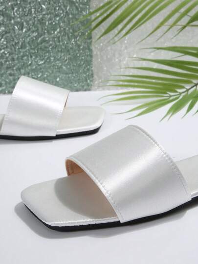 نعال صنادل مريحة مرنة للنساء للصيف بلا حزام، نعال بفتحات مريحة وفساتين جنوب شرق آسيا أناقة وأناقة، صنادل شبشب شاطئ أنيقة