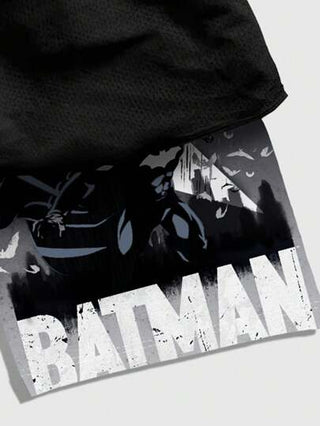 ROMWE MEN Batman X ROMWE شورت رجالي صيفي كاجوال مطبوع برسم الخفافيش والحروف مع خصر رباط سحاب