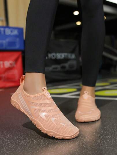 أحذية لياقة بدنية للاستخدام الداخلي، مضادة للانزلاق والصامتة للرجال والنساء، مناسبة للحبال والمشي السريع والتمارين الرياضية والتسلق وأنشطة الصيف الخارجية واستخدام البحر والسباحة