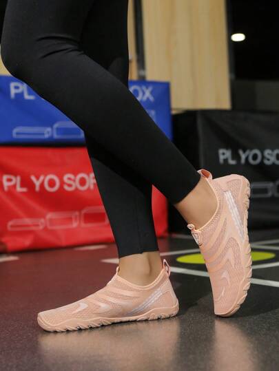 أحذية لياقة بدنية للاستخدام الداخلي، مضادة للانزلاق والصامتة للرجال والنساء، مناسبة للحبال والمشي السريع والتمارين الرياضية والتسلق وأنشطة الصيف الخارجية واستخدام البحر والسباحة