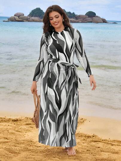 Swim Shayni مجموعة مكونة من 3 قطع للمرأة البدينة: توب متوسط الطول مطبوع بنقوش هندسية، مقترن مع تنورة طويلة من الشبك وبنطال بلون واحد، بكيني محتشم بطراز الشرق الأوسط