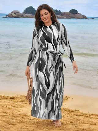 Swim Shayni مجموعة مكونة من 3 قطع للمرأة البدينة: توب متوسط الطول مطبوع بنقوش هندسية، مقترن مع تنورة طويلة من الشبك وبنطال بلون واحد، بكيني محتشم بطراز الشرق الأوسط