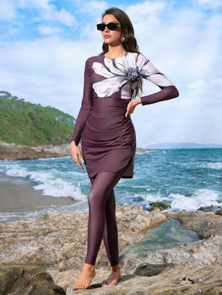 Swim Mulvari طقم بوركيني أنيق للسيدات بتصميم محافظ مع ملابس علوية ذو رقبة دائرية بنقشات ولباس سباحة بلون أحادي