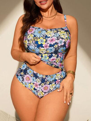 SHEIN Swim Curve مجموعة بلوزة وشورت سباحة كاجوال فضفاضة للنساء ذوي الحجم الكبير بطبعات عشوائية