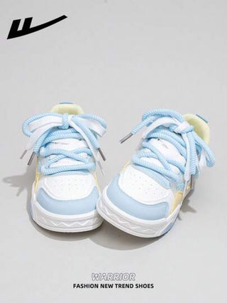 WARRIOR زوج من أحذية WARRIOR النسائية ذات القاعدة السميكة والرباط، أحذية كاجوال بنعل ناعم، أحذية رياضية منصة قمة منخفضة بنسيج ناعم، برأس مستدير كعب منخفض مانعة الانزلاق باللون الصلب الأنيق، مناسبة للطلبة وحفلات التخرج