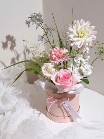 قطعة واحدة علبة تغليف زهرة صغيرة لعيد الأم، اسطوانة زهرة محمولة دائرية، سلة زهور محاطة مع صندوق هدية (يتم إرسال اللونين الأبيض والأسود بشكل عشوائي داخل سلة الزهور)