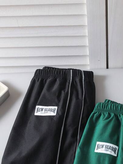 SHEIN Genkimix Kids مجموعة من قطعتين من سراويل الفتى ذات الخطوط المنعكسة بقصة مستقيمة الساق