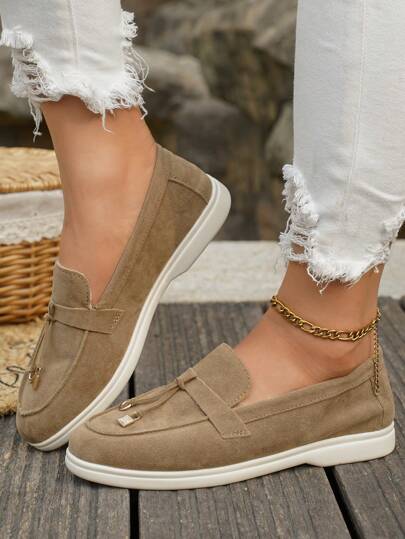 أحذية "المرأة فاشون" لي فو ذات موحد اللون وسطح جلد مطفي مزين بالمعدن لقدم واحدة! من بطانة بولي يوريثان للصدمات والراحة، مناسبة لسيناريوهات التنقل والمواعدة والتسوق المتعددة، ضرورية للاستخدام اليومي المتعدد