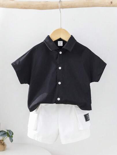 2 قطعة/مجموعة أزياء صيفية عادية كورية أطفال أولاد جميلة مزينة بطبعات أحرف وقميص كم قصير وشورت ذو خصر مطاطي