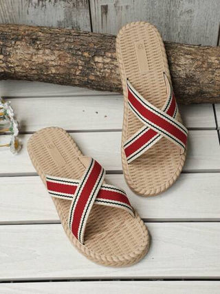 صنادل مسطحة كاجوال خفيفة للنساء، صنادل شاطئ ذات رباطات متقاطعة بتصميم جديد لعطلة الصيف