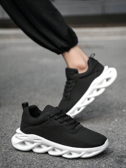 أحذية رياضية كاجول للرجال كلاسيكية بتصميم أبيض وأسود بنمط رباط، قاع سميك ومريح مناسب للتدريب والركض