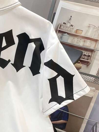 SHEIN قميص نسيج واسع مطبوع عليه طباعة حرفية تناسب الأولاد والمراهقين الصغار ، كاجوال مرن ملائم للمدرسة والحديقة والشاطئ وأعياد الميلاد ، مناسب للربيع/الصيف والخريف/الشتاء