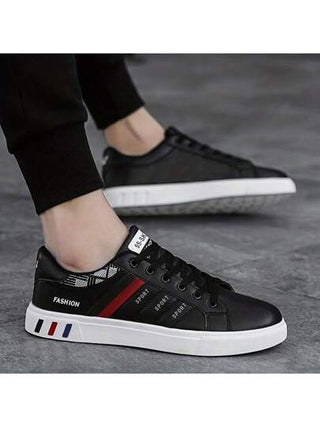 أحذية تزلج رجالية بتصميم شريطي، مع رباطات، من جلد PU مقاوم للتآكل، بطانة داخلية من قماش تنفس، نعل داخلي من القماش، نعل خارجي من مادة PVC مانع للانزلاق، كاب برأس دائري، مثالية للارتداء الكاجوال في الخريف والربيع والصيف والشتاء