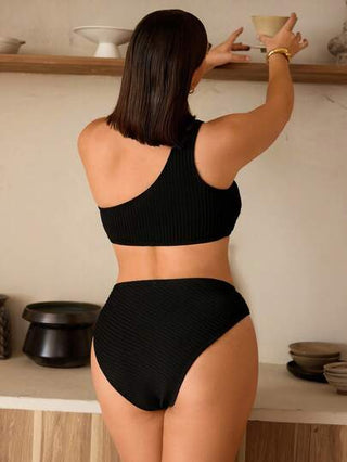 SHEIN Swim Curve بدلة سباحة مجموعة مع أكسسوارات معدنية سوداء لقياسات كبيرة، تصميم بسيط للنساء للارتداء في الصيف والشاطئ