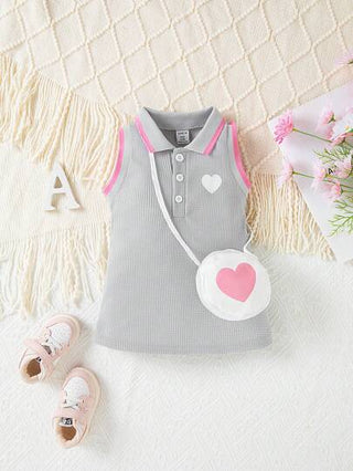 SHEIN طقم فستان اربطة عنق بلا أكمام مطبوع عليه قلب والحقيبة، لطفلة، جميل وأنيق للخارج، ملائم للربيع/الصيف