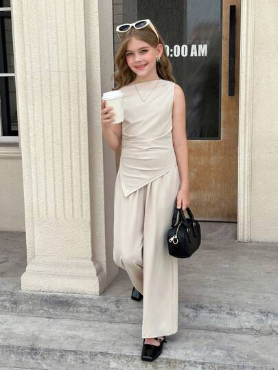 SHEIN إطقم يتكون من قطعتين - توب بتصميم كتف واحد مع خصر مشدود وقصة غير متماثلة، وببناطيل واسعة قصيرة مريحة لفتيات المراهقات, تناسق بين الأم وابنتها