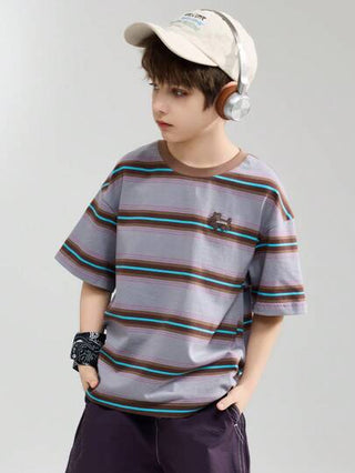 ASK JUNIOR تي شيرت أكمام قصيرة ملائم للمراهقين بطباعة ملونة معززة على خطوط، بقصة فضفاضة وطراز عتيق