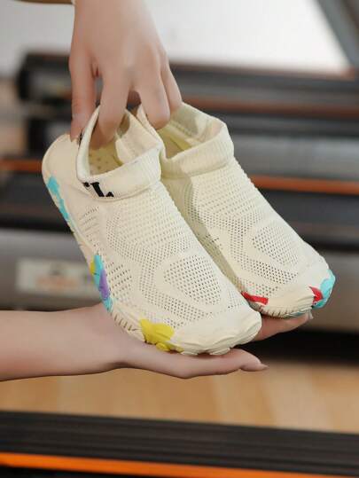 أحذية مياه رياضية للنساء للأنشطة الخارجية، أوبتر قماشي خمس أصابع مانع للانزلاق، مناسبة للشاطئ والتنزه والتمارين الرياضية والركض واليوغا والنشاطات الرياضية الأخرى، وعبور الجداول والسباحة وصيد الأسماك خلال فصل الصيف