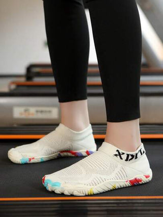 أحذية مياه رياضية للنساء للأنشطة الخارجية، أوبتر قماشي خمس أصابع مانع للانزلاق، مناسبة للشاطئ والتنزه والتمارين الرياضية والركض واليوغا والنشاطات الرياضية الأخرى، وعبور الجداول والسباحة وصيد الأسماك خلال فصل الصيف