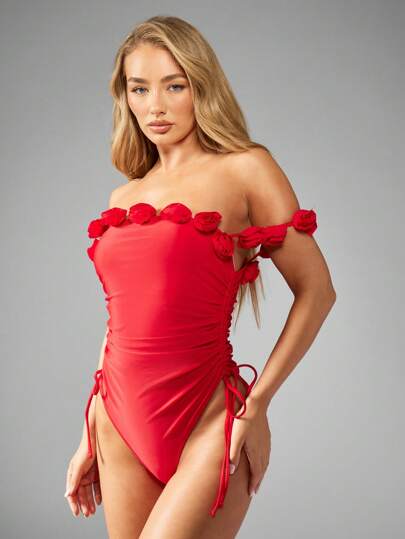 مايوه حريمي قطعة واحدة MISSGUIDED بدلة سباحة بكتف مكشوف وجوانب مطوية مزينة بتفاصيل من الوردة